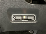ハンドルの左下にETCがついています。高速道路の料金所の通過も楽々です。 カードの取り出しもしやすい場所についています。