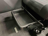 助手席シートアンダートレイ
