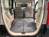 リアシートを倒すと、ラゲッジスペースを広くお使いいただけます!