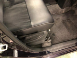 痛みの出やすい運転席シートの角、フロアマット、座面、ともに良好です