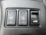 運転席と助手席にはシートヒーター装備です