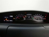 各操作スイッチは使いやすい位置に配置され、とっても見やすいメーターです。夜間時はラグジュアリーな気分にさせてくれる照明が魅力ですので、夜のドライブも楽しみになりますよ♪