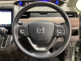 ハンドルにHondaセンシング系のクルーズコントロールやレーンキープアシストなどのスイッチと、オーディオの操作スイッチが装備されています。ハンドルから手を離さず安全に操作できます。