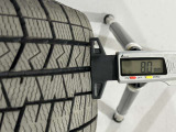 冬タイヤの残り溝は8.0mmです。スリップラインからは6.3mmとなっております。