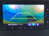 バックでの車庫入れも安心です! リアカメラが付いているバックモニター付のナビを装備しております。操作線もついており距離感も画面から確認できます。