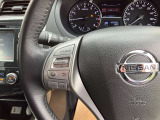 ステアリングスイッチ付きのハンドル!運転に支障をきたすことなくナビ操作が可能です!!