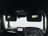 ミラー付きのサンバイザーが装備されています!