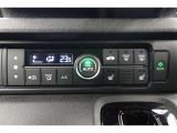 ★エアコンはオートタイプが装着済みです!オートモードにしておけば、車内温度を設定するだけで風の料や吹き出し口の切り替えを機械が行ってくれます!一年中快適な環境を作れますよ♪