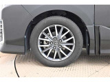 【アルミホイール】純正なので車に似合うデザインになっていますね。スタッドレスタイヤもご相談下さい。
