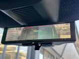 インテリジェントルームミラー☆後席に乗っている人や、大きな荷物を載せていると見にくくなりがちな後方視界。。こちらは車両後方のカメラ映像をミラーに映すので、天候にも影響されないクリアな後方視界を実現☆