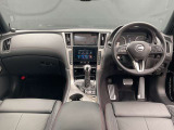 運転席周りになります。内装色はブラックです。