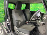 運転席まわりには十分なスペースがあり、大柄な方でもゆったり運転していただける環境です。