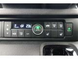 ★エアコンはオートタイプが装着済みです!オートモードにしておけば、車内温度を設定するだけで風の料や吹き出し口の切り替えを機械が行ってくれます!一年中快適な環境を作れますよ♪