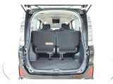 荷物が積めない・・・そんな心配は不要です!十分なスペースを確保してあります。シートを倒せばさらに大きな荷物も積めますよ♪