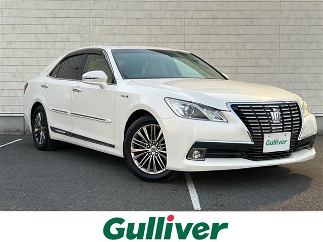 クラウン ハイブリッド 2.5 ロイヤルサルーン 本革シート サンルーフ