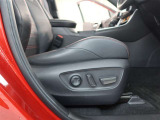 パワーシート搭載。微妙な調整が手軽にでき、ピッタリなポジションで運転することが可能です。