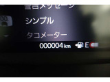届出済未使用車なので走行距離も4km新車保証を継承してお渡しいたします。