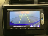 バックでの車庫入れも安心です! リアカメラが付いているバックモニター付のナビを装備しております。操作線もついており距離感も画面から確認できます。