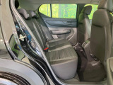 後部座席も気になるようなキズ・汚れやへたり等、大きなダメージはなく、良好な状態です。