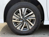 【純正16インチアルミホイール】外観にマッチした純正アルミホイールを装着しております。各種社外アルミホイールや、スタッドレスタイヤも取扱いしております。是非ご相談ください♪