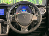 インテリアに合わせたデザインのステアリングは、運転される方のことも考え、運転しやすい形状、大きさです。是非一度、実際に触ってお確かめください。