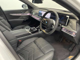 長時間の運転でも疲れにくく、オーナー様の事だけを考えて作成したBMWならではのとっておきのシートです。