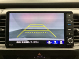 バックでの車庫入れも安心です! リアカメラが付いているバックモニター付のナビを装備しております。操作線もついており距離感も画面から確認できます。