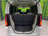 普段のお買い物や通勤、送迎等に十分な荷室スペースを確保しております。セカンドシートを倒すと、大きな荷物の積載も可能です♪