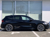 オリジナル・サービスもついたBMW自動車保険も取り扱っております。BMW自動車保険にご加入いただくと、万一のトラブルを24時間365日サポートするエマージェンシー・サービスの〈プレミアム〉をご利用いただけます。