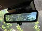 【デジタルインナーミラー】後席の大きな荷物や同乗者で後方が確認しづらい時でも安心!カメラが撮影した車両後方の映像をルームミラー内に表示。クリアな視界で状況の確認が可能です!