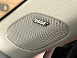 【BOSEサウンドシステム】メーカーオプションの高品位サウンドシステムを搭載。専用のチューニングが施された大小様々なスピーカーから良質なサウンドが奏でられ、臨場感あふれる音響空間を演出します。