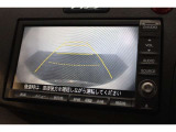 バックカメラが装備されており、後方の安全確認はもちろんのこと狭い場所での駐車や雨の日・夜間など視界の悪いコンディションでのストレスの軽減にもなります!