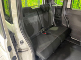 後部座席も気になるようなキズ・汚れやへたり等、大きなダメージはなく、良好な状態です。