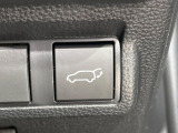 【パワーバックドア】スマートキーや運転席のボタンを押すだけでリアゲートが自動で開閉します!荷物を持っている時や、高い位置にあるバックドアを閉める際に便利な機能です♪