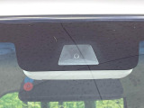 【ホンダセンシング】走行中に前方の車両等を認識し、衝突しそうな時は警報とブレーキで衝突回避と被害軽減をアシスト。より安全にドライブをお楽しみいただけます。