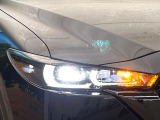 【LEDヘッドライト】悪天候や夜間走行時も良好な視界を確保し安心して運転できる高輝度LEDヘッドライトを装備!点灯速度が早く、消費電力も抑えられています。