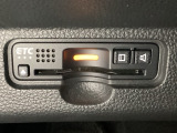 ハンドルの左下にETCがついています。高速道路の料金所の通過も楽々です。 カードの取り出しもしやすい場所についています。