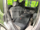 後部座席も気になるようなキズ・汚れやへたり等、大きなダメージはなく、良好な状態です。