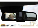 バックカメラが装備されており、後方の安全確認はもちろんのこと狭い場所での駐車や雨の日・夜間など視界の悪いコンディションでのストレスの軽減にもなります!