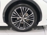 純正アルミホイールを装備しております。(195/50R19)