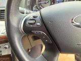 ステアリングスイッチ付きのハンドル!運転に支障をきたすことなくナビ操作が可能です!!