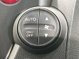 【オートエアコン】一度お好みの温度に設定すれば、車内の温度を検知し風量や温度を自動で調整。暑い&hellip;寒い&hellip;と何度もスイッチ操作をする必要はありません。快適な車内空間には必須の機能ですね♪
