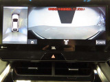 パノラミックビューモニター付きです。車両を上から見たような映像をディスプレイオーディオ画面に表示。運転席からの目視だけでは見にくい、車両周辺の状況をリアルタイムでしっかり確認できます。