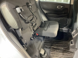 後席をはね上げれば、「もうひとつの荷室」が生まれます。