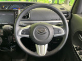 インテリアに合わせたデザインのステアリングは、運転される方のことも考え、運転しやすい形状、大きさです。是非一度、実際に触ってお確かめください。