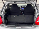 ◆シートアレンジ◆ラゲッジルームは、大容量のスペースを確保。リアシートを倒すことでバリエーション豊かに収納できます。