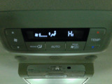 リア席専用のエアコンアウトレットを装備しております。