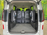 後席を格納すると、これだけの広さが!シーンに合わせたシートアレンジで、大きな荷物も積むことが出来ます♪