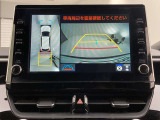 バックカメラの他に上から見下ろしたような画像が見れるアラウンド(全方位)モニター。前後左右を把握できる、すごい機能が装備されています!