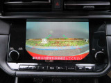 バックカメラも装備!後方の映像をモニターに表示しパーキングもサポートします!